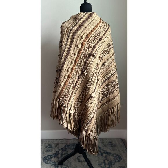 VINTAGE 1970's Brown Hand Loomed Wool Textured Fringe Poncho - Picture 4 of 6